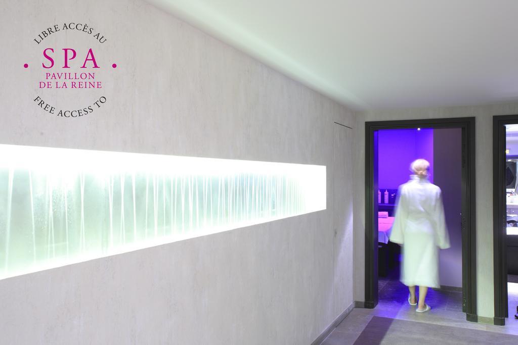 Du Petit Moulin, Haute Couture By Lacroix Hotel Parigi