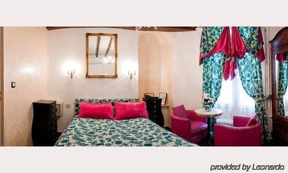 Hotel De Seze 4*
