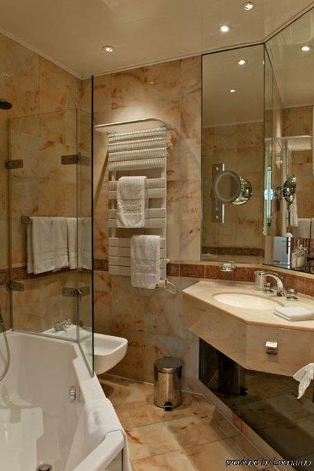 Le Regent Hotel
