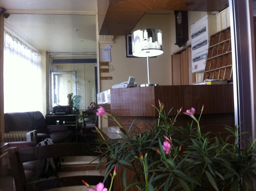 Du Metro Hotel