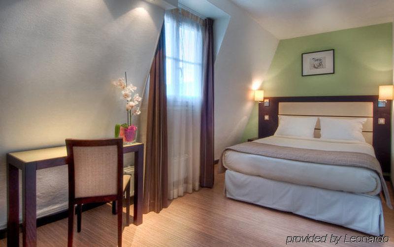 Sure By Western Gare Du Nord Hotel 3*