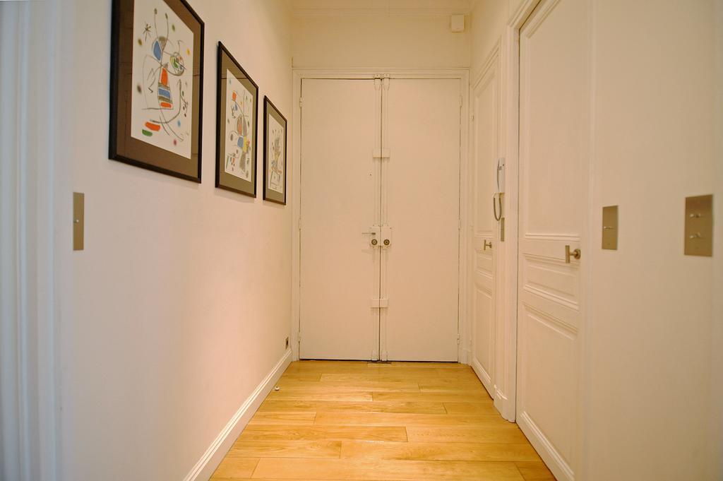 Champs Elysees - Air Conditioning Bed & Breakfast Paris