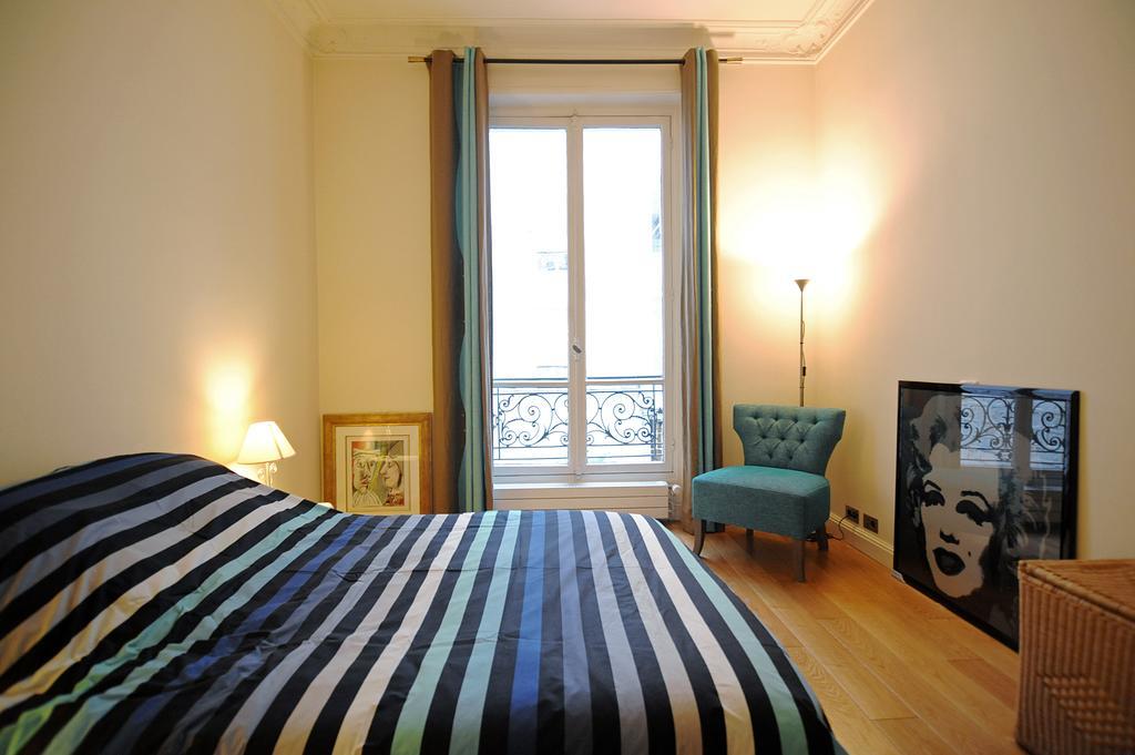 Champs Elysees - Air Conditioning 3*