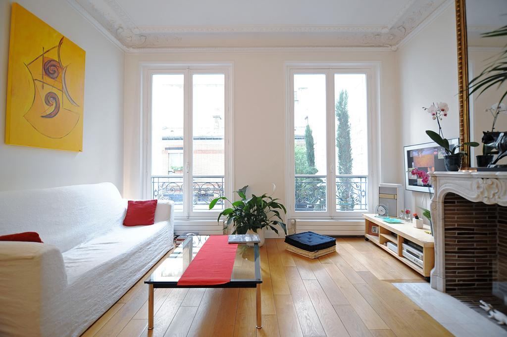 Champs Elysees - Air Conditioning Bed & Breakfast