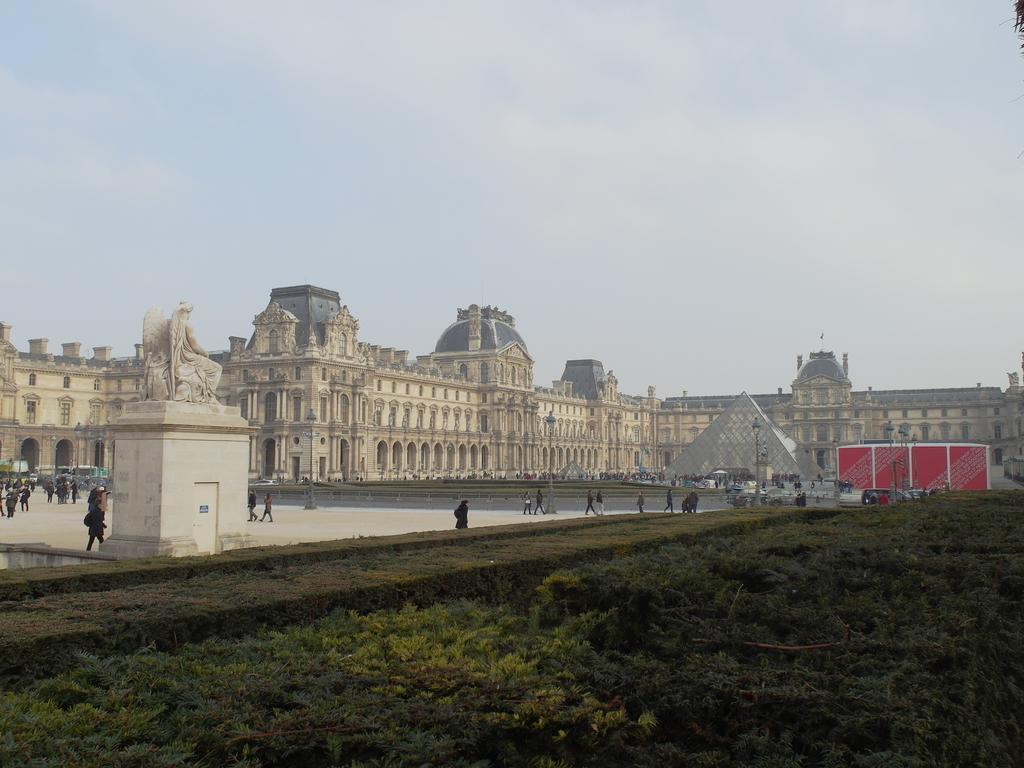 D : Louvre Elegant