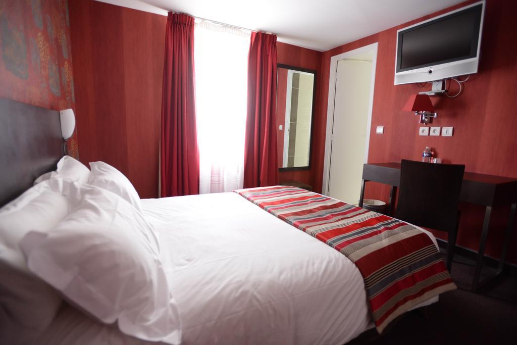 Des Archives Hotel 3*
