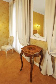 Hotel D'argenson 2*
