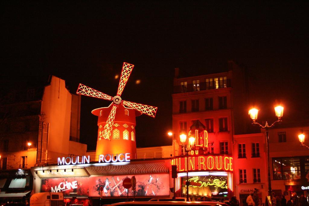 Du Moulin Rouge Parigi