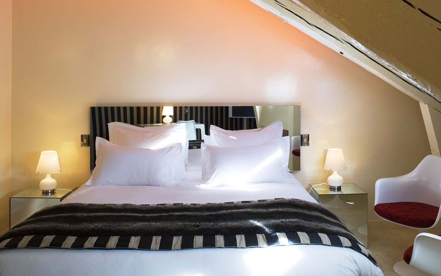 Hotel Du Petit Moulin, Haute Couture By Lacroix 4*