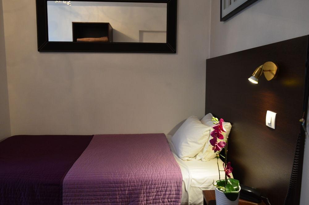 Hotel De France 18 *