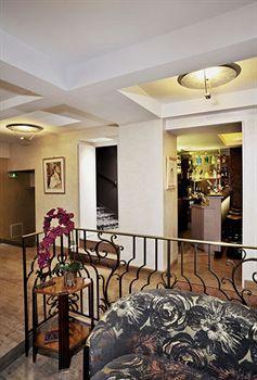 Des Champs-elysees Hotel
