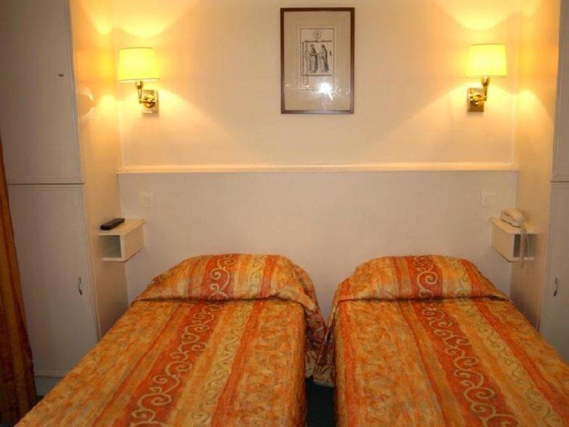 Hotel Ibis Styles Montmartre Batignolles 3*