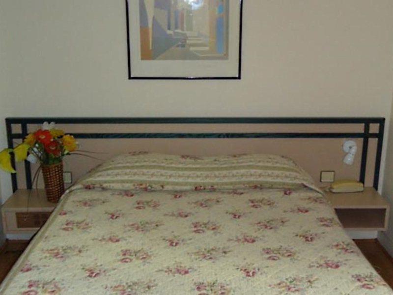 Hotel Hipotel Belgrand Mairie Du 20ème 3*
