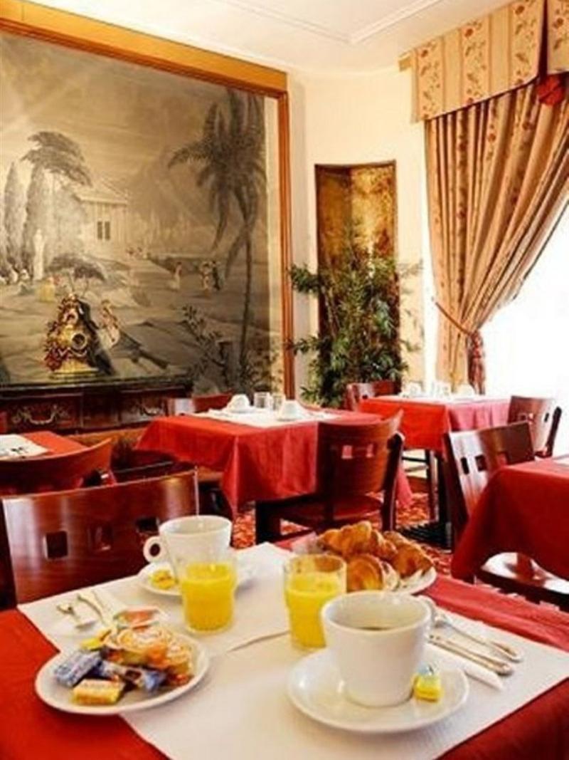 Hotel La Boetie 3*