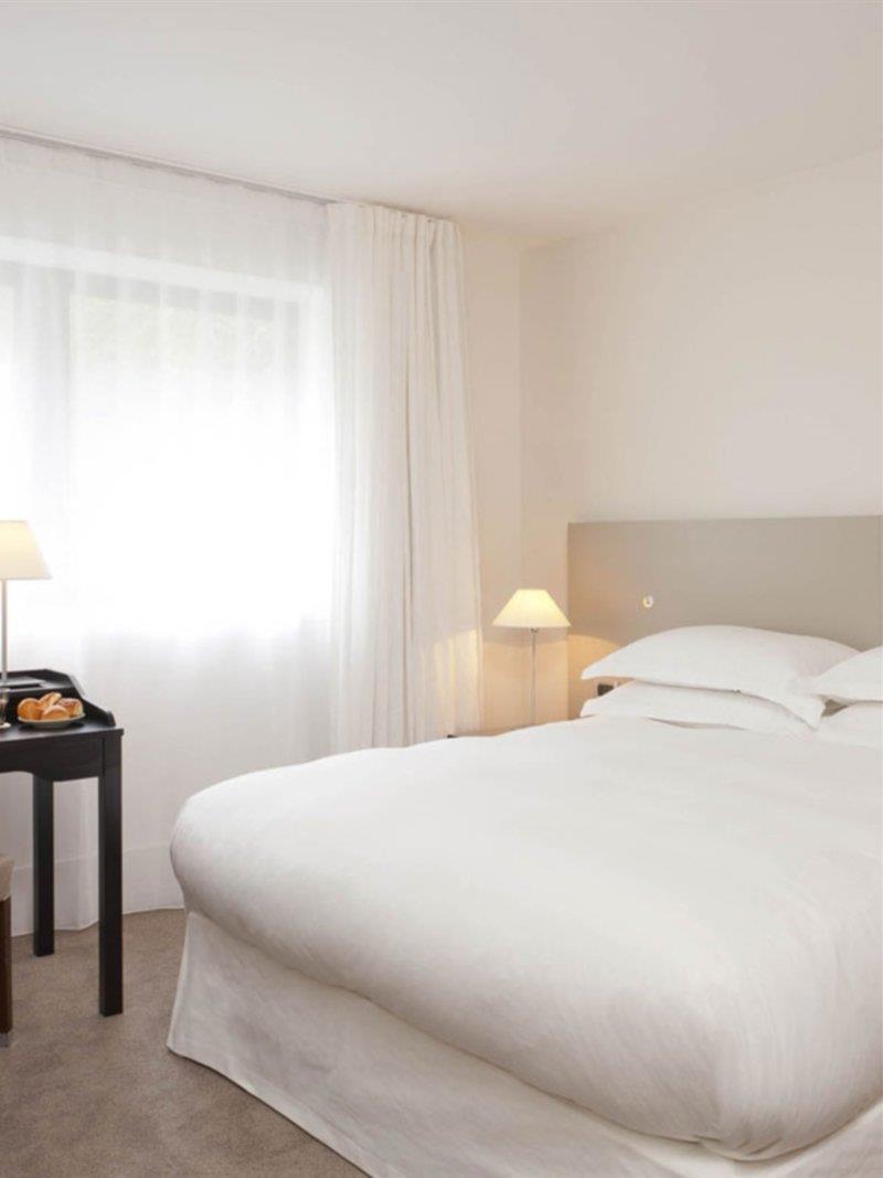 Hotel La Maison Champs Elysées Parigi