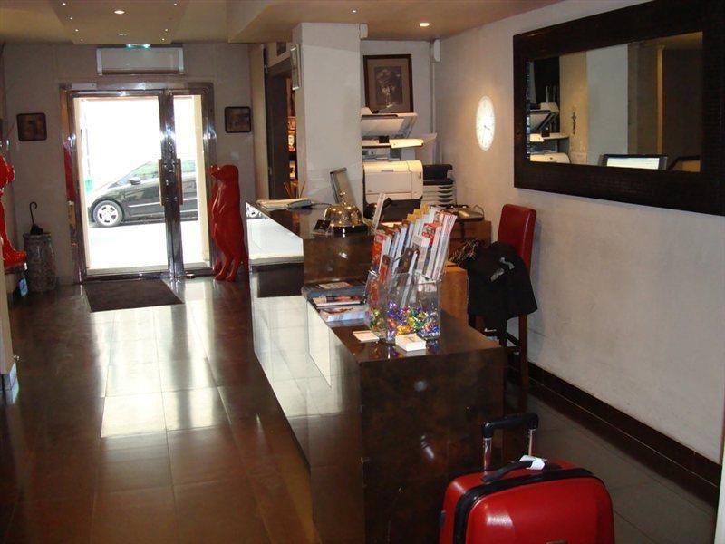 Hotel Sonder Le Frochot 3*