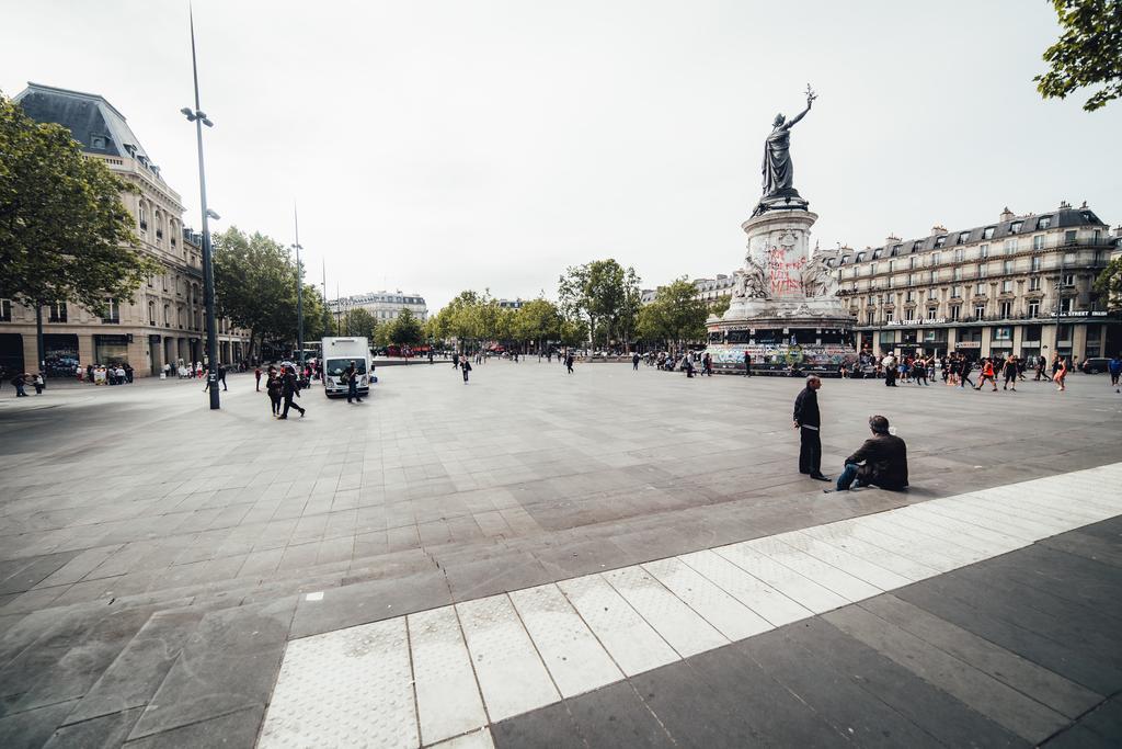 De L'exposition - République 3*