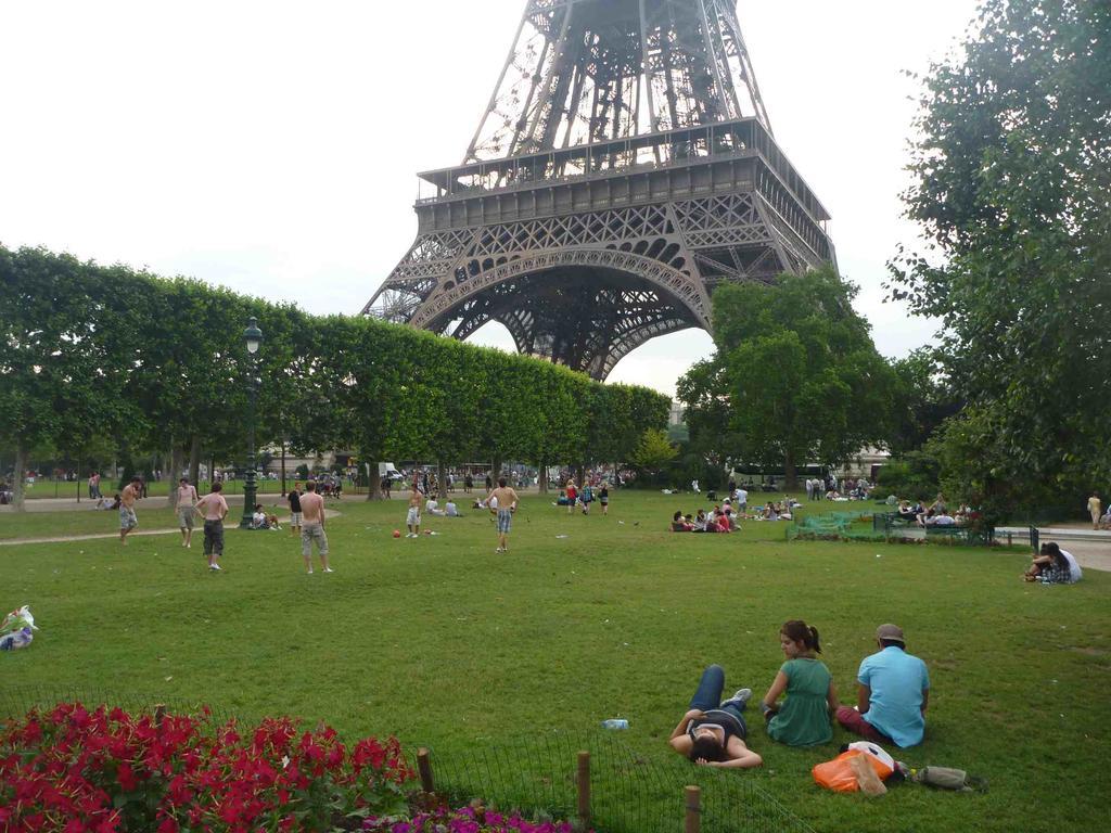 Eiffel Tower Champs De Mars Appartamento