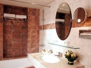 Hotel Du Rond Point De Longchamp Paris