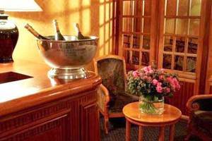Hotel Du Rond Point De Longchamp Paris