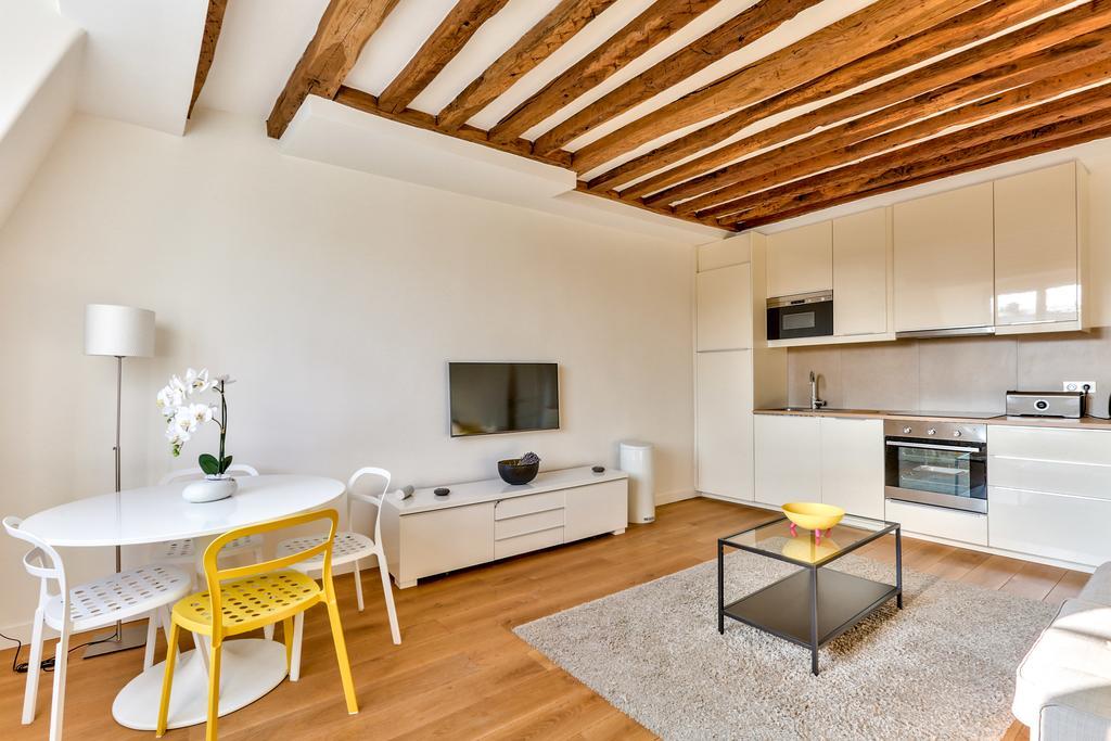Luxury On The Place Des Victoires Appartamento