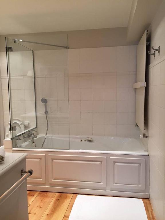Bed & Breakfast 1 Square Du Docteur Blanche - 16 Parigi