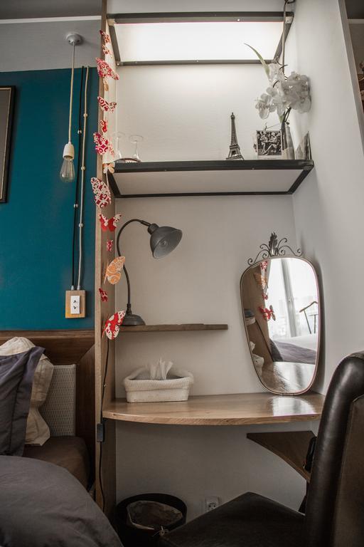 Private In A Parisian Homestay! - Close To It All! *