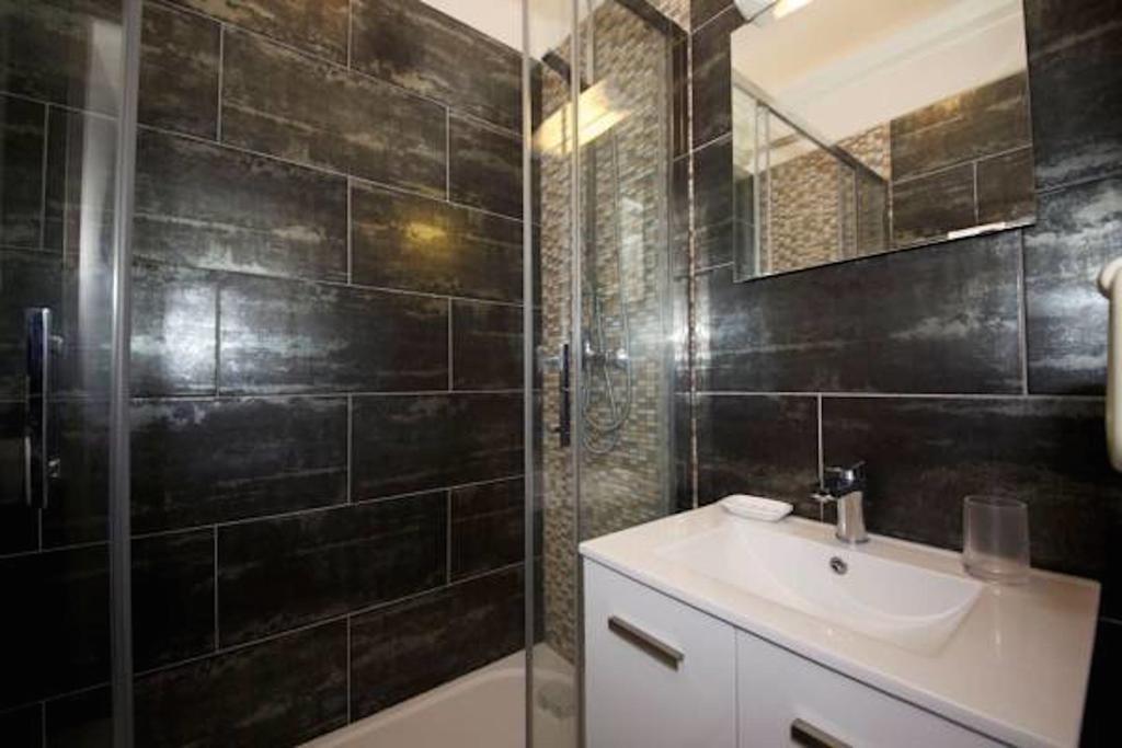 Private Studio - Avenue Des Champs-elysées Parigi