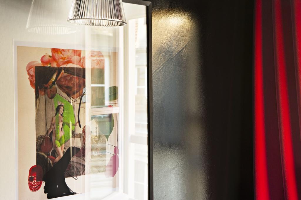 Du Petit Moulin, Haute Couture By Lacroix Hotel Parigi