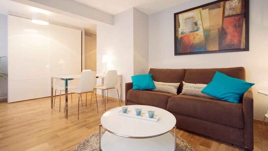 Apartment Montmartre Abbesses-artist Village Paris