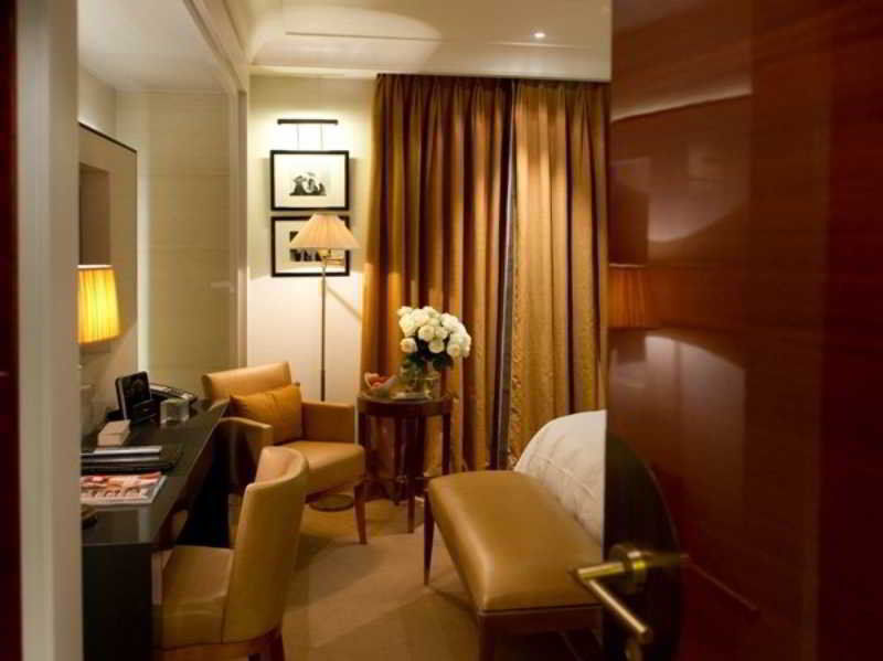 Hotel Montaigne Parigi