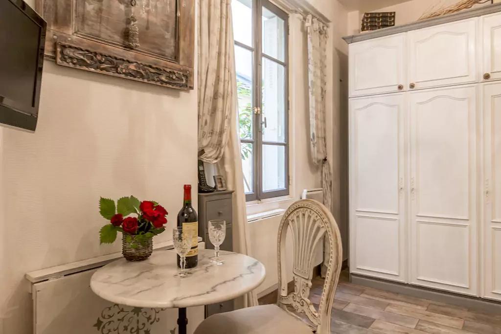 Studio Greneta Apartment *