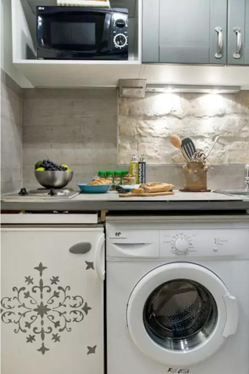 Studio Greneta Apartment *