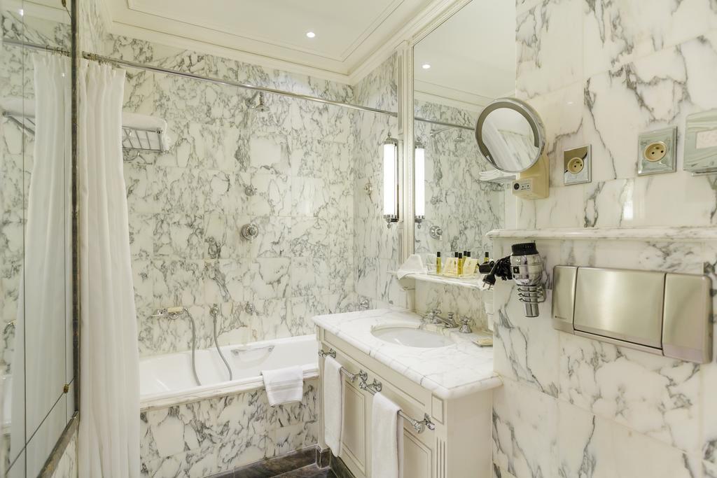 Hotel Luxembourg Parc Parigi
