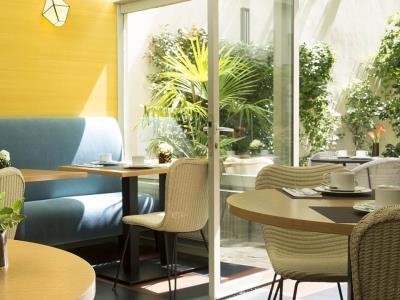 Hotel A La Des Artistes Parigi