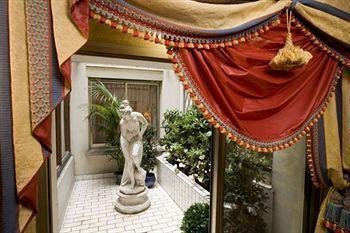 Des Deux Continents Hotel 3*