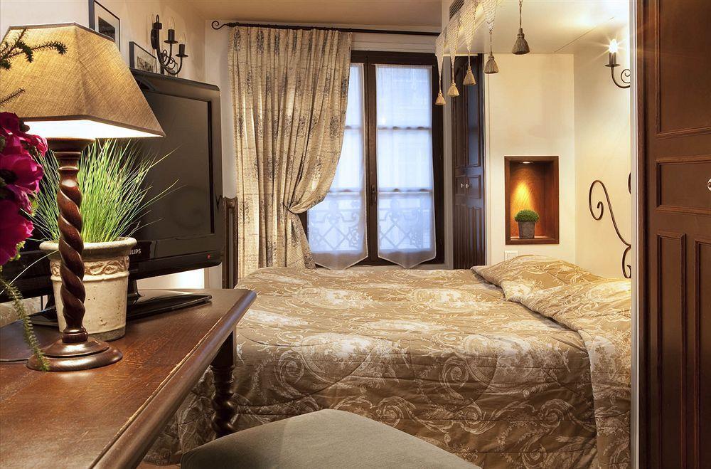 Hotel Castex 3*