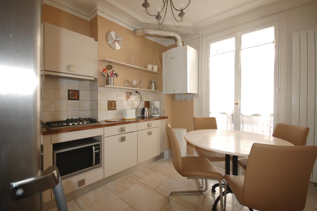 Two-Bedroom Apartment Champs-Elysees * Paris
