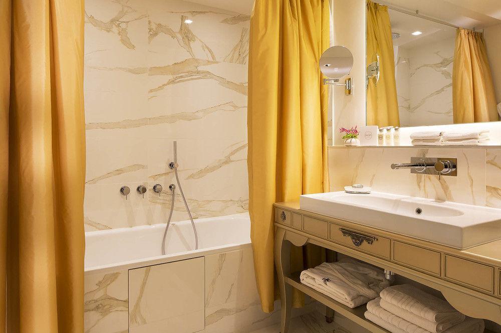Hotel La Maison Favart Parigi