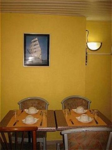 Hotel Des Buttes Chaumont Parigi
