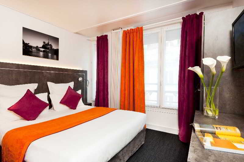Du Plat D'etain Hotel