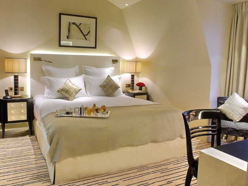 Montaigne Parigi