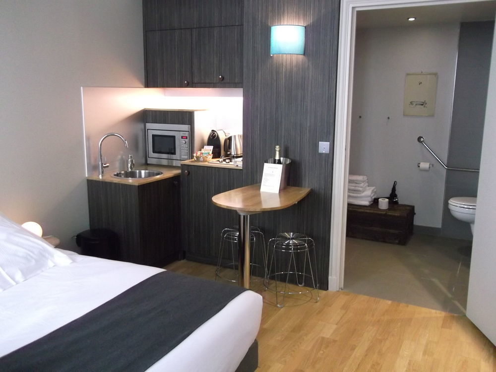 Suites&hôtel Helzear Champs-elysées Hotel 4*