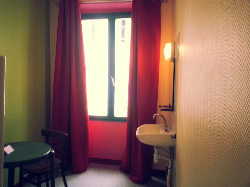 Young And Happy Latin Quarter By Hiphophostels Ostello *