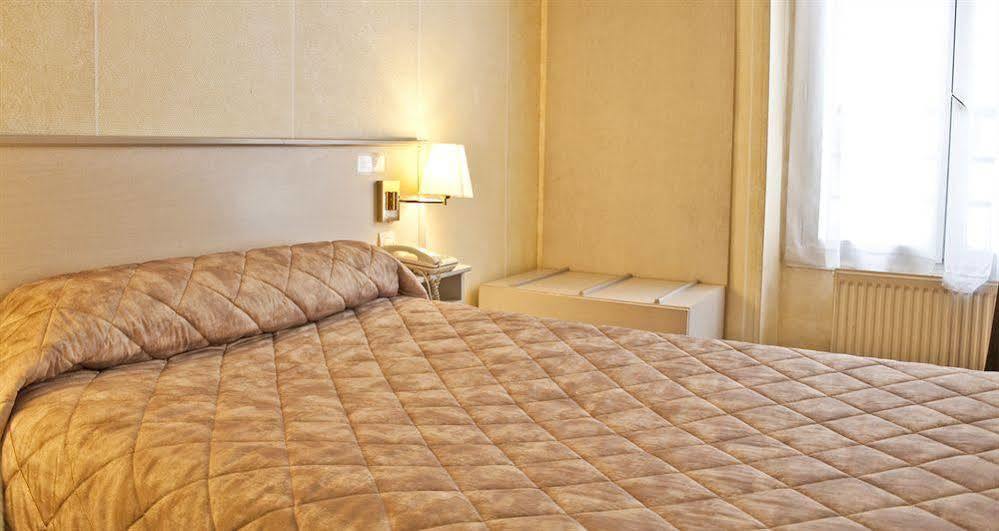 Hotel Restaurant Au Boeuf Couronné Parigi