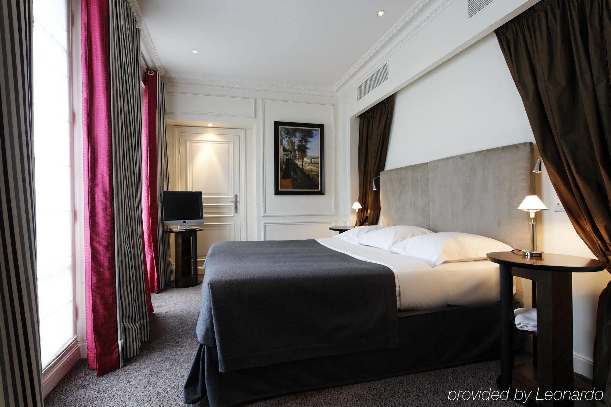 Hotel La Tremoille Parigi