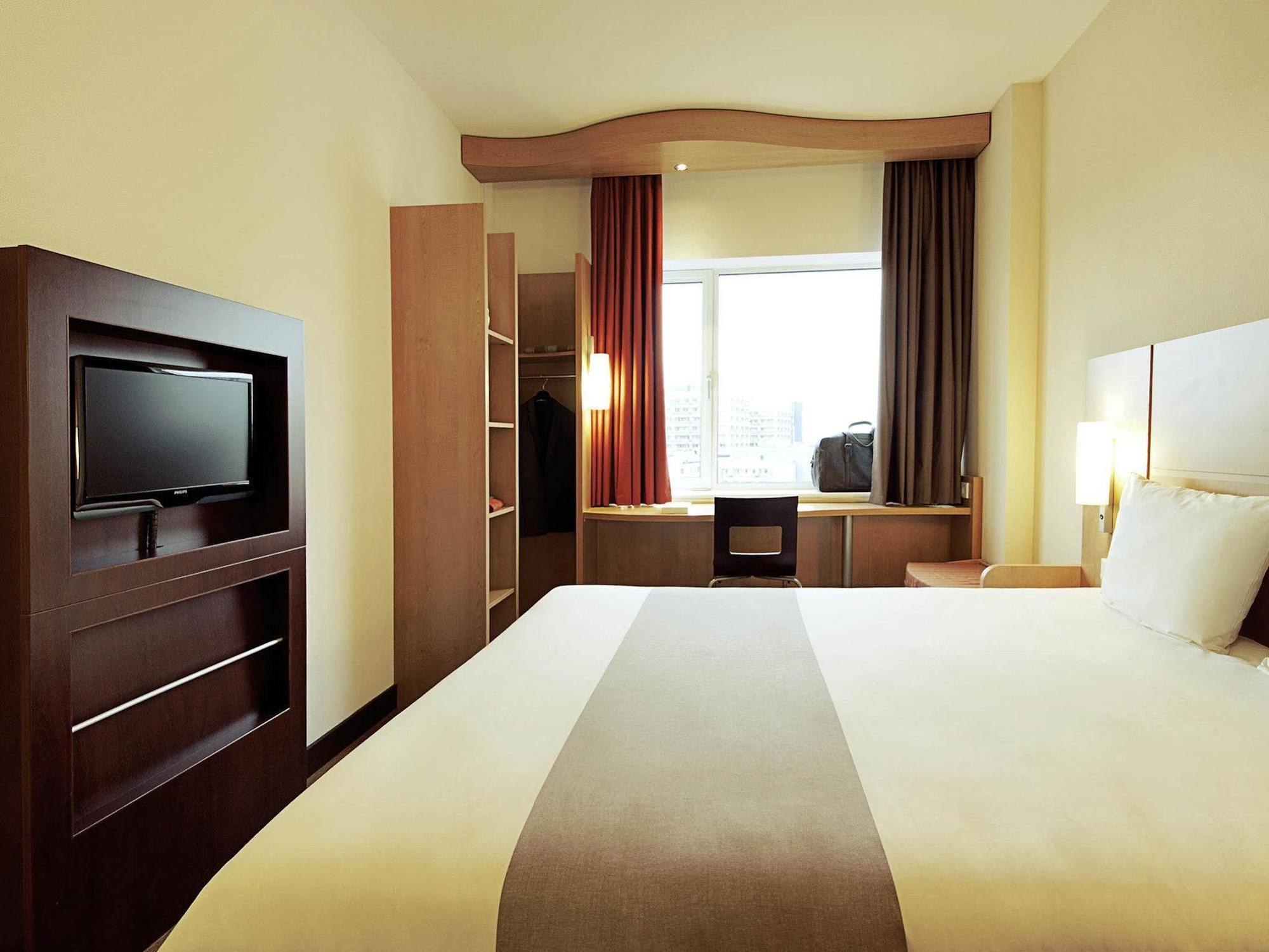 Hotel Ibis Ornano Montmartre Nord 18eme 3*