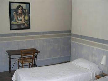 Hotel Le Petit Cosy Parigi