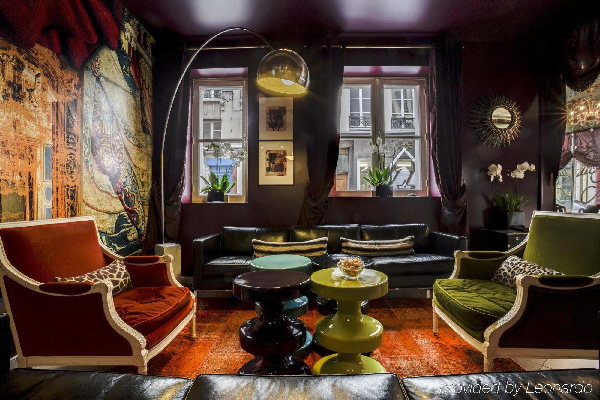 Du Petit Moulin, Haute Couture By Lacroix Hotel Parigi
