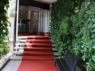 Hotel De La Place Des Alpes
